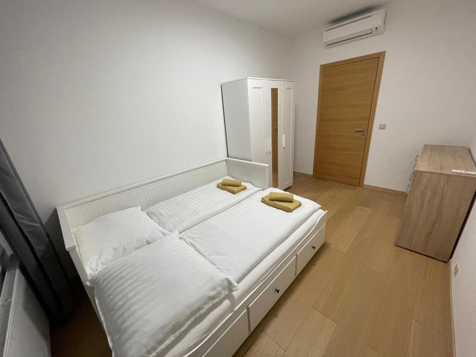Sag Panorama City Apartment 3 Rooms Free Parking Free Wifi Братислава Екстер'єр фото